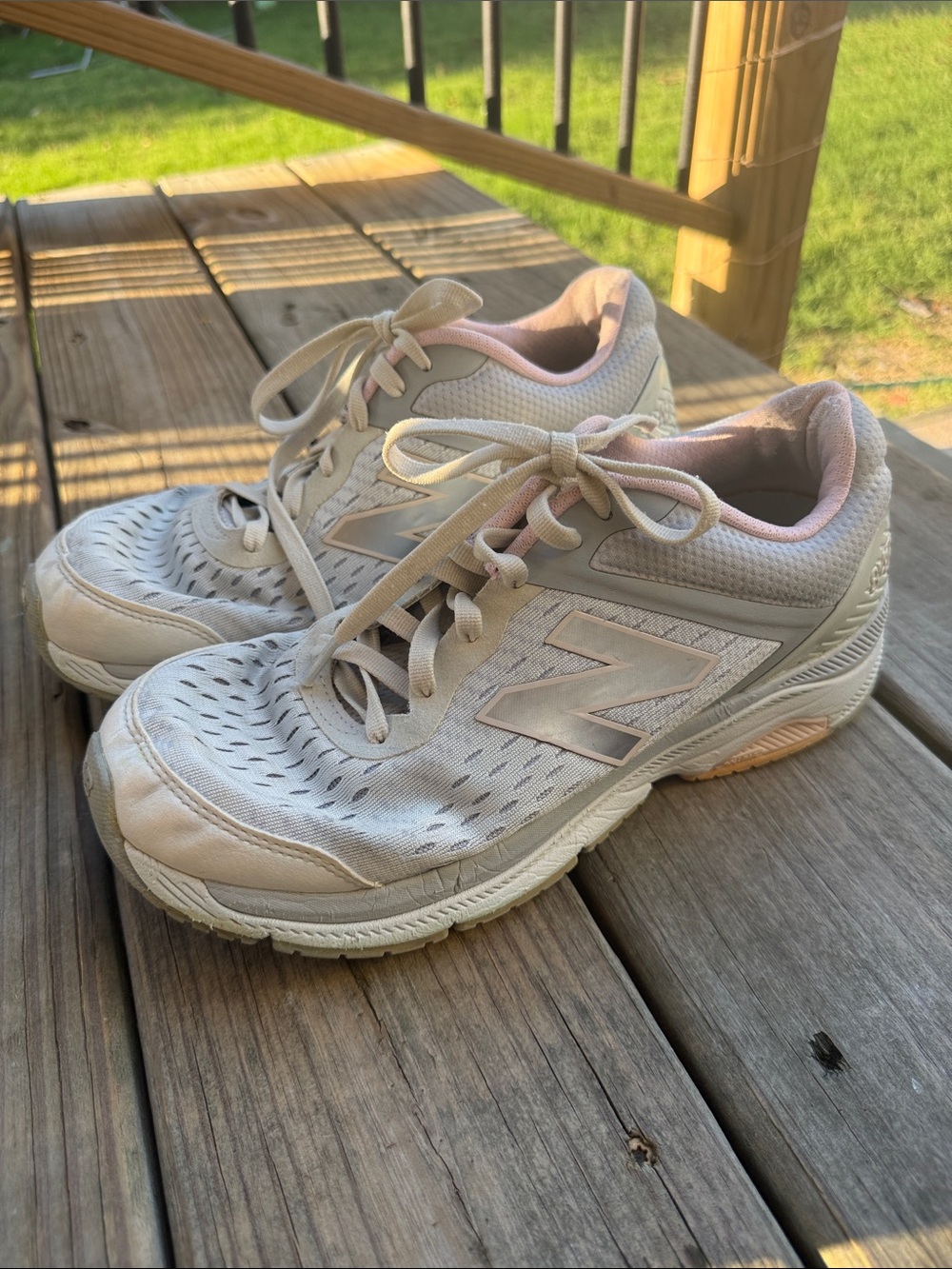 New Balance Women’s Size 10 Sneakers Shoes V4 Gray Pink Walking Running
